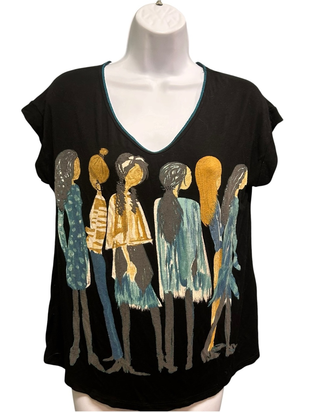 Edista Vintage Women Graphic Tee Black V-Neck Size M